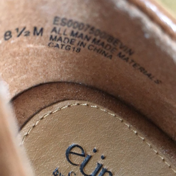 Eüro Soft by Söfft 3.5 inch stacked heel Mary Janes. - Picture 6 of 7